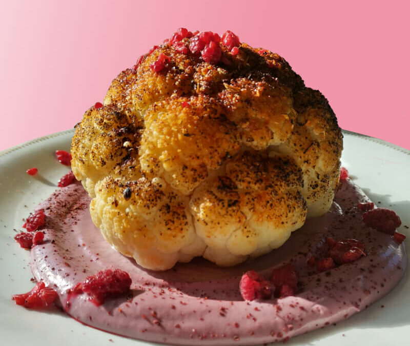 Chou-fleur rôti sauce tahini framboise